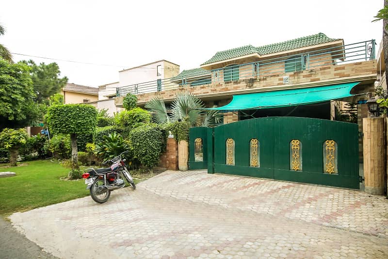 DHA Lahore 1 Kanal Owner Build Design House Available For Sale 4