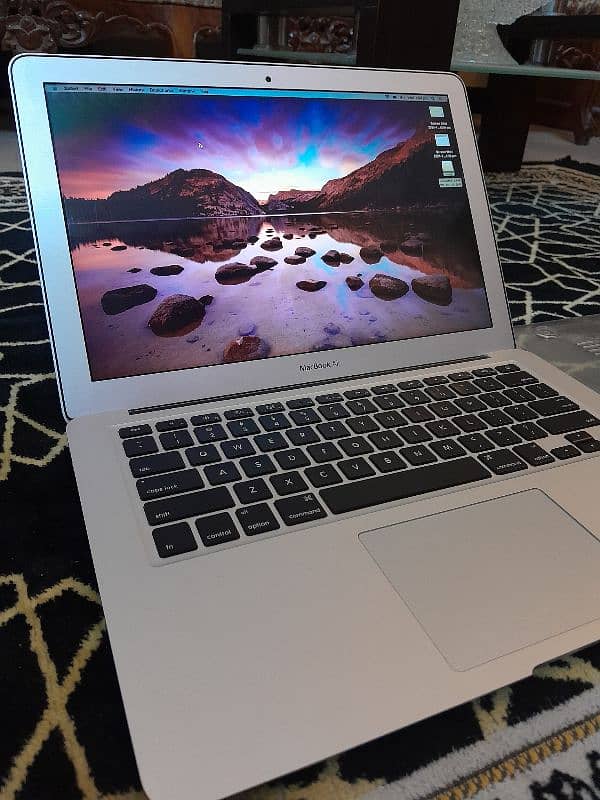 MacBook Air 2015 Core i5, 256GB SSD, 8GB Ram 0