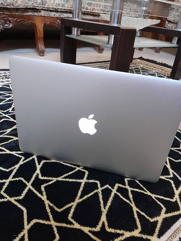 MacBook Air 2015 Core i5, 256GB SSD, 8GB Ram 5