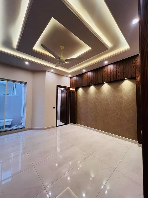 3 Years Installment Plan Luxury House For Sale Located In Park View City Lahore 2