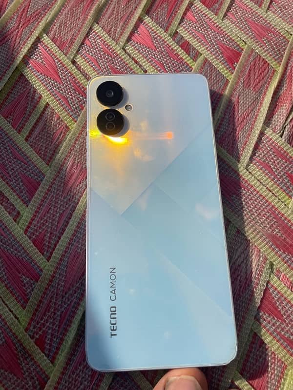 Tecno camon 19 6/128gb full ok with original charger 0