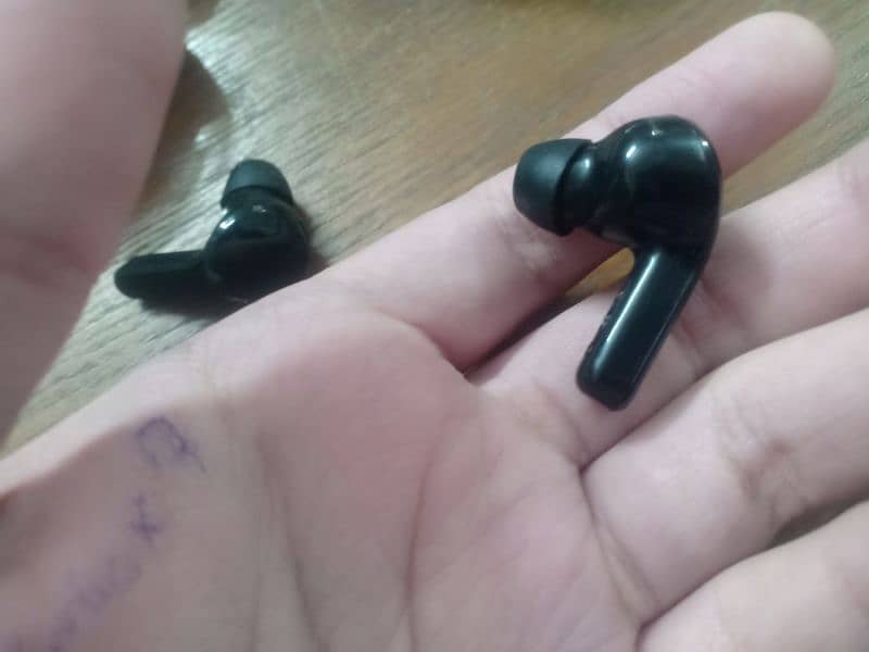 Air 31 earbuds 2