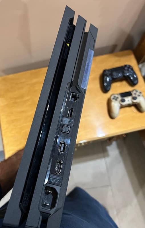 Playstation PS4 pro 1tb 4k 2