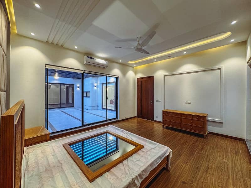 Kanal Stylish Bungalow Available For Sale 10