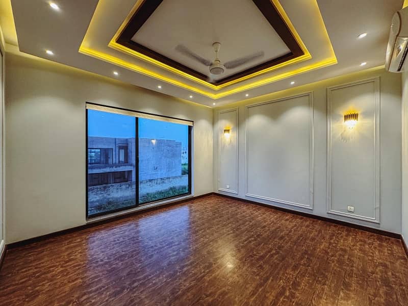 Kanal Stylish Bungalow Available For Sale 15