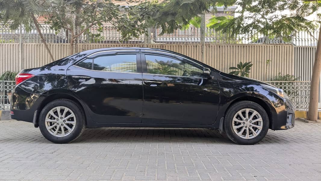 Toyota Corolla Altis 2015 1