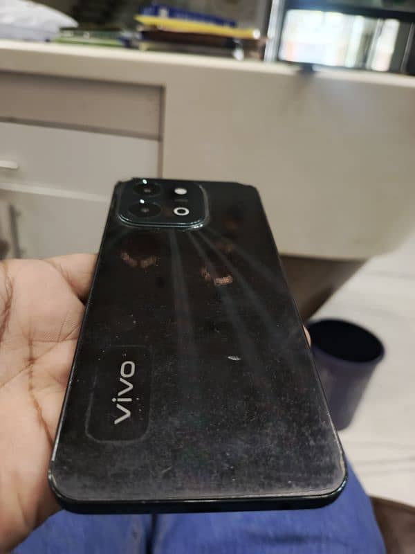 Vivo Y28 3