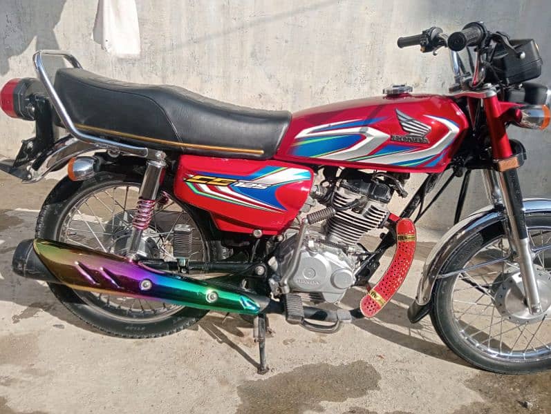 Honda 125 neat and clean 3