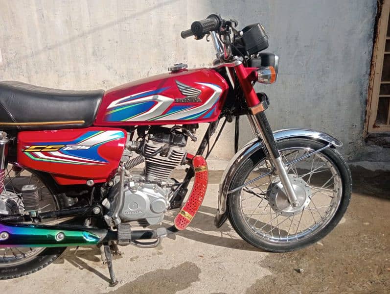 Honda 125 neat and clean 4