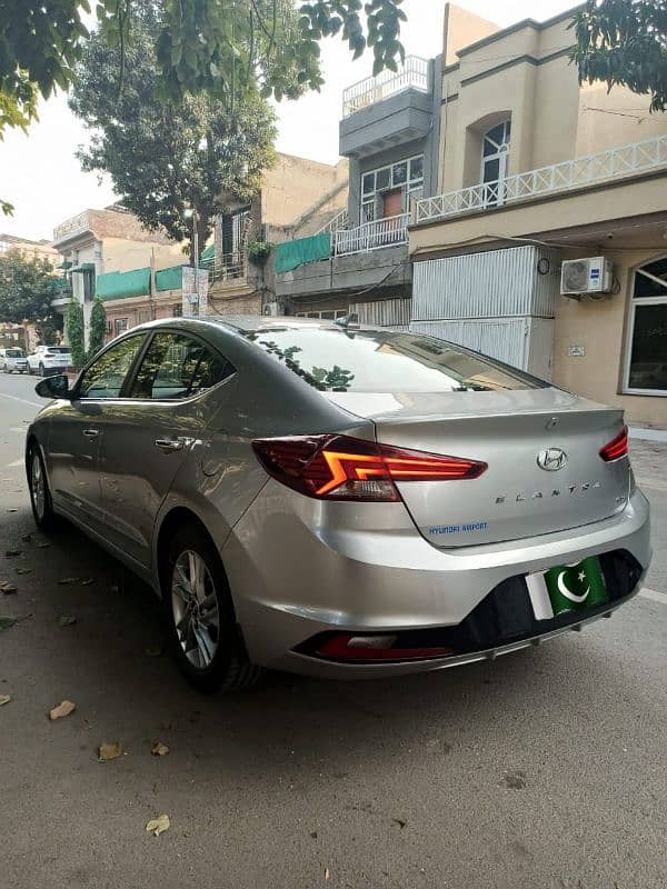 Hyundai Elantra 2021 3