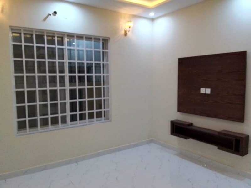 10 Marla brand new house for rent in LDA Avenue-1 . 14