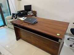 executive office table (without chair)