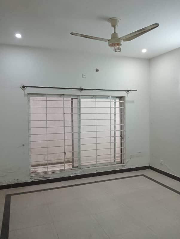 14marla 6beds neat and clean house for rent in G 14 4 islamabad 3