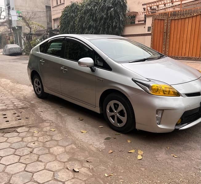 Toyota Prius 2015 3