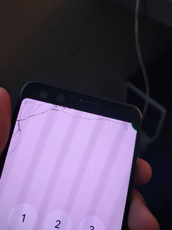 Google Pixel 3 (4 / 64 condition 6/10) 4