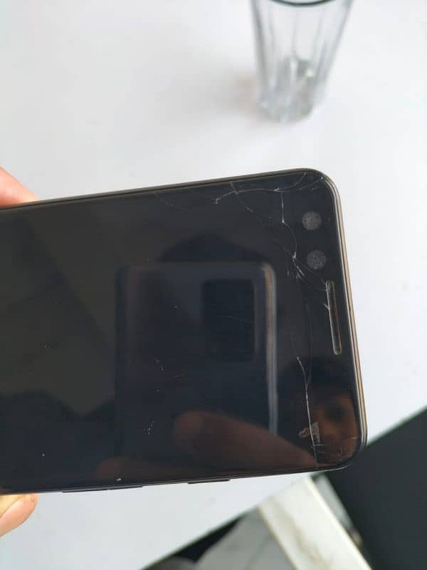 Google Pixel 3 (4 / 64 condition 6/10) 7