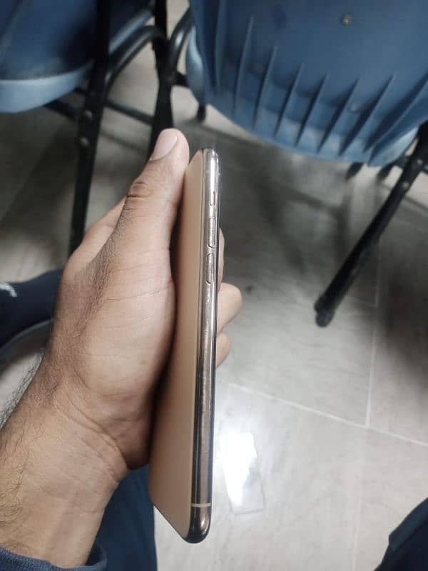 iphone 11 pro Non PTA 3