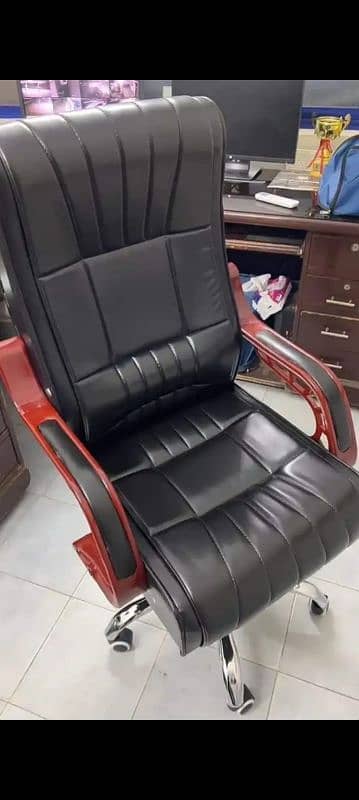 BOSS Exactive chair (12500 starting p) 1