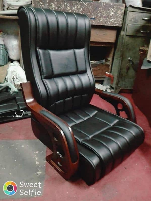 BOSS Exactive chair (12500 starting p) 13