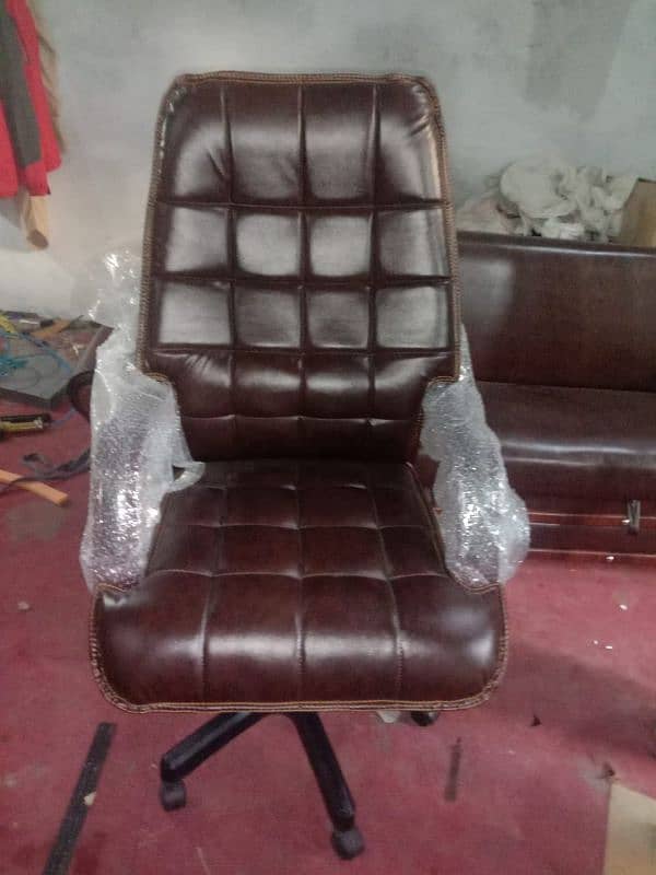 BOSS Exactive chair (12500 starting p) 14