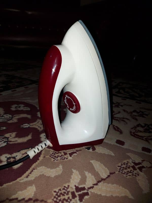 IROONI DRY IRON MADE IN INDONESIA ARE FOR SALE IN GOOD CONDITION 2