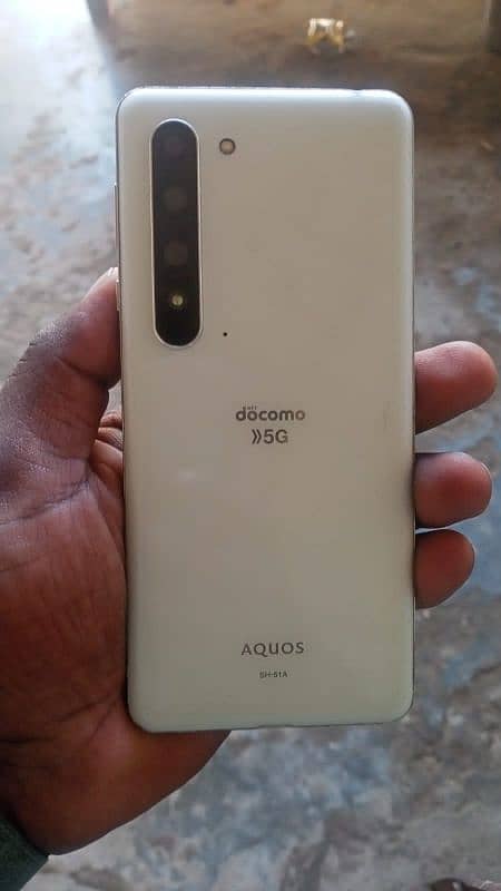 AQUOS R5 1