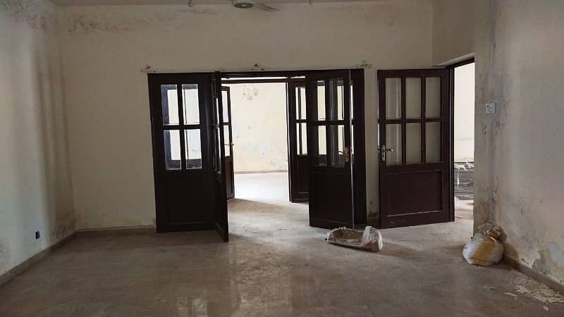 Model Town Three Kanal Plot For Sale 6