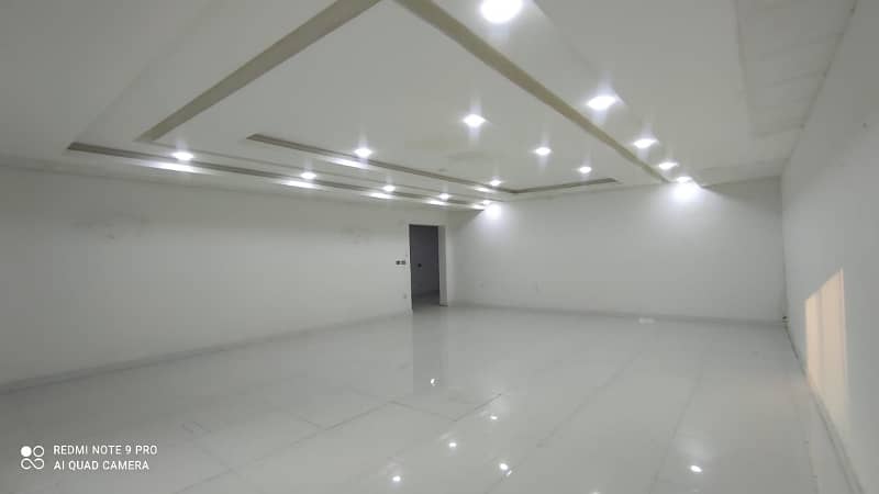 15000 Sq Ft Commercial Halls / Floors For Office Multi-National Banks Etc 5