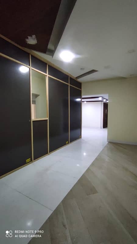 15000 Sq Ft Commercial Halls / Floors For Office Multi-National Banks Etc 9