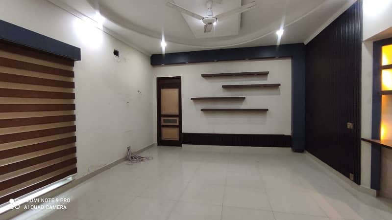 15000 Sq Ft Commercial Halls / Floors For Office Multi-National Banks Etc 10