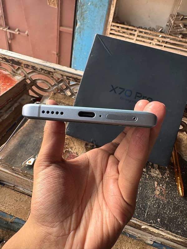 vivo x70 pro with box and original charger 2