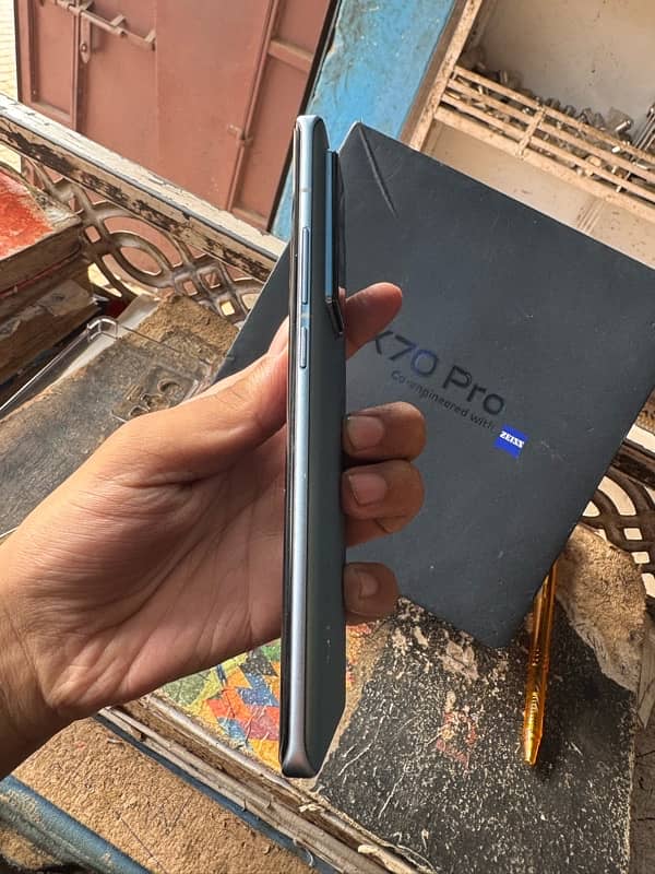 vivo x70 pro with box and original charger 4