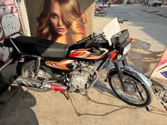 Honda 125 bike neat and clean one hand use