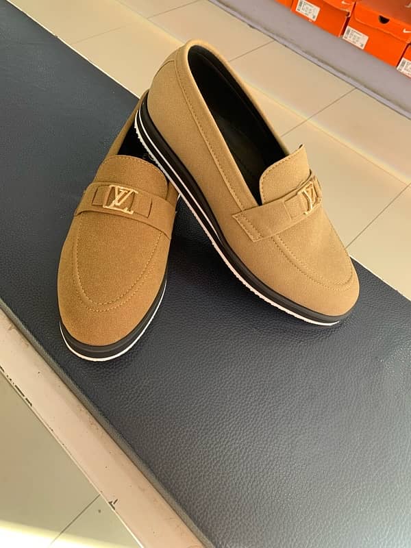 LV loafers 0