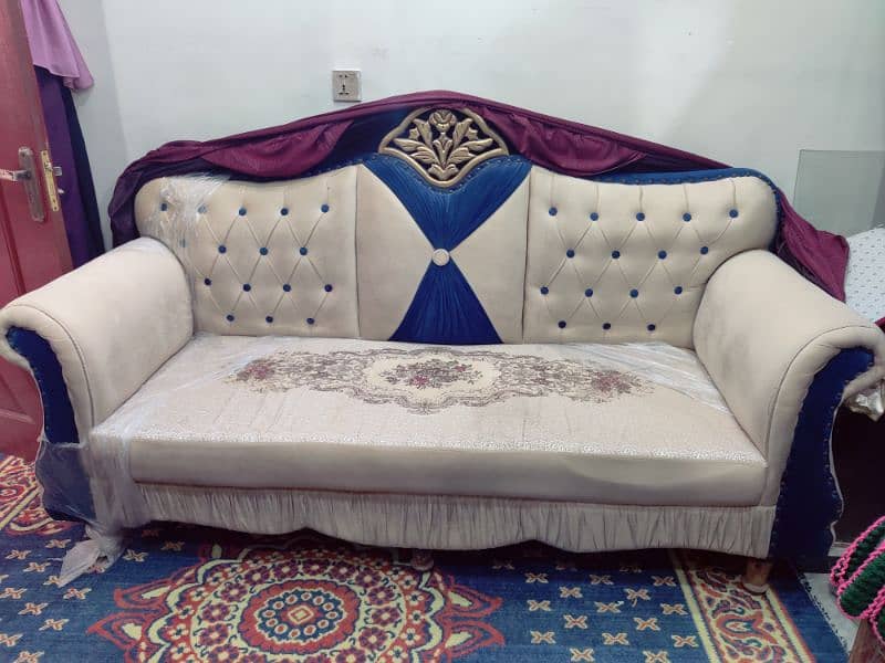 Sofa Set selling 5 seater one year used just 4