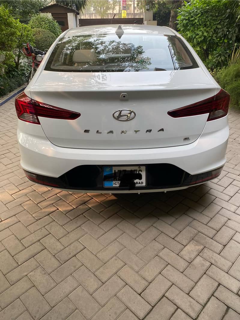 Hyundai Elantra 2022 GL 3