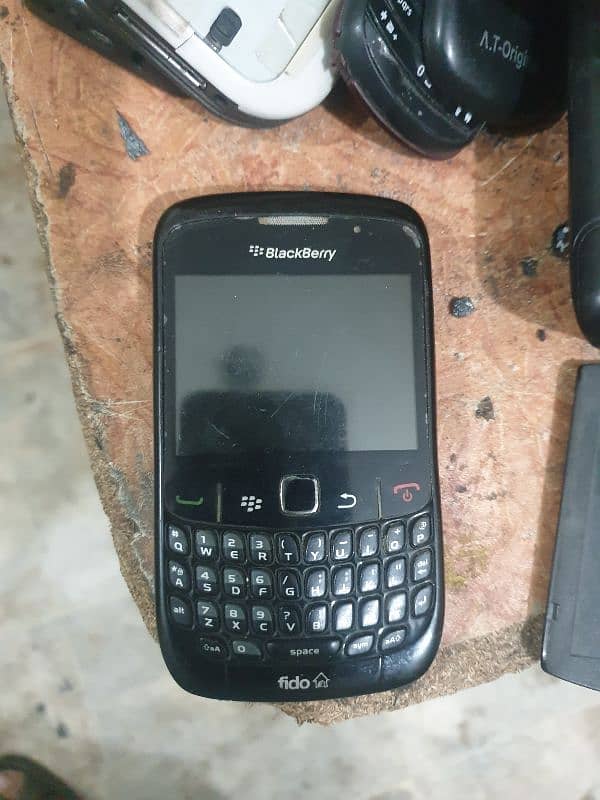 used old mobile nokia 2