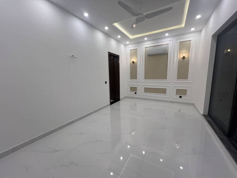 Dha Kanal Brand new luxury Banglow Available For Sale 14