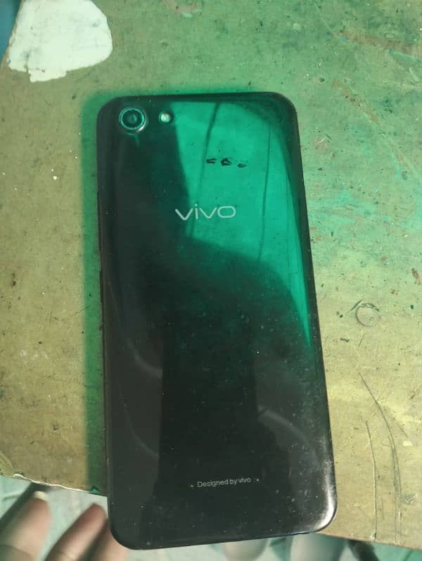 Vivo y81 with box charger  3 ram 32 GB 1