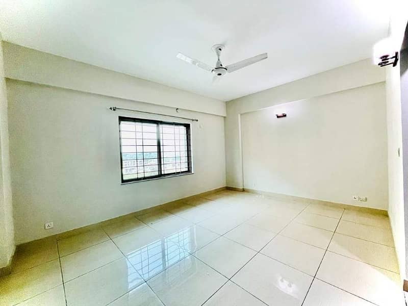 BEAUTIFUL APARTMENT AVAILABLE FOR RENT IN ASKARI 10 LAHORE 4