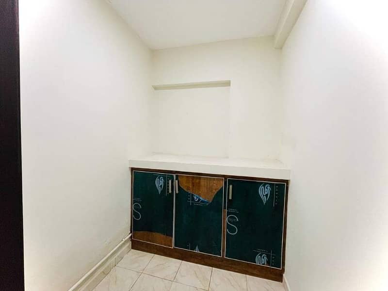 BEAUTIFUL APARTMENT AVAILABLE FOR RENT IN ASKARI 10 LAHORE 7