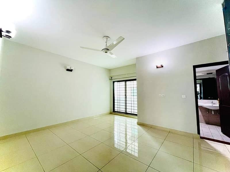 BEAUTIFUL APARTMENT AVAILABLE FOR RENT IN ASKARI 10 LAHORE 14