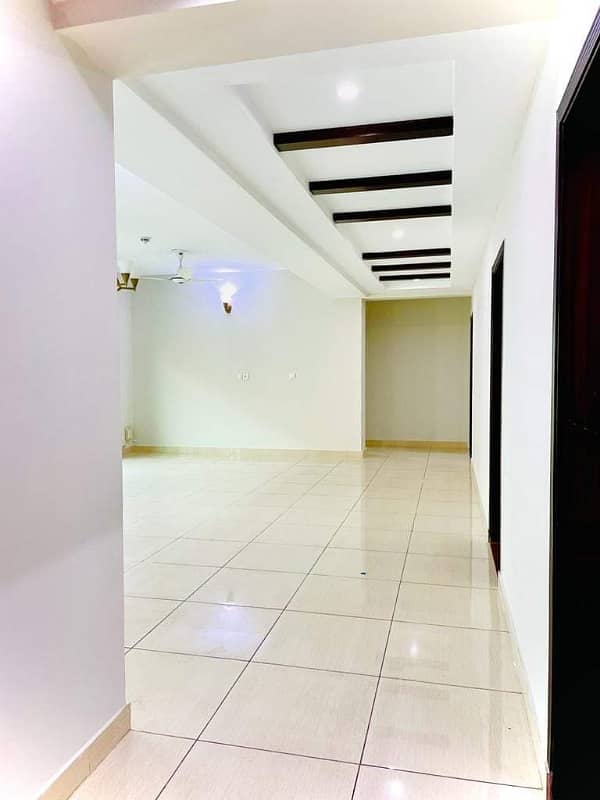 BEAUTIFUL APARTMENT AVAILABLE FOR RENT IN ASKARI 10 SECTOR F LAHORE 4