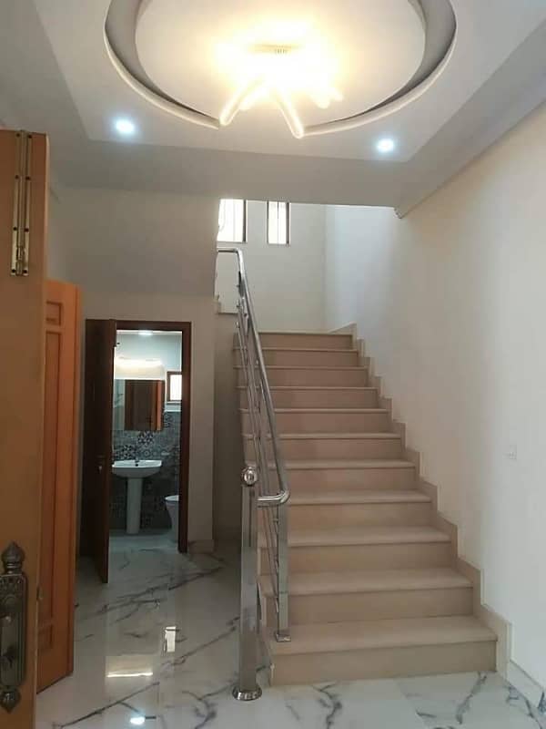 BEAUTIFUL HOUSE AVAILABLE FOR RENT IN ASKARI 10 SECTOR B LAHORE 7