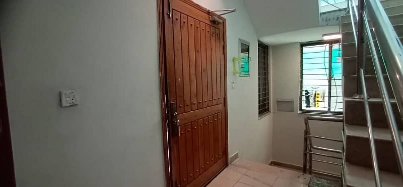 BEAUTIFUL HOUSE AVAILABLE FOR RENT IN ASKARI 10 SECTOR B LAHORE 9