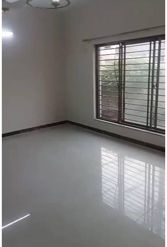 BEAUTIFUL HOUSE AVAILABLE FOR RENT IN ASKRI 10 LAHORE Near To Park Near To Masjid 0