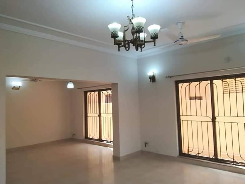 BEAUTIFUL BRIG HOUSE AVAILABLE FOR RENT IN ASKARI-10 SECTOR F LAHORE 17