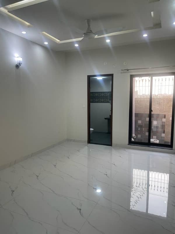 BEAUTIFUL BRIG HOUSE AVAILABLE FOR RENT IN ASKARI-10 SECTOR F LAHORE 23