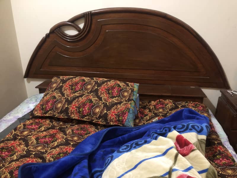 Queen size bed set urgent sale. 1