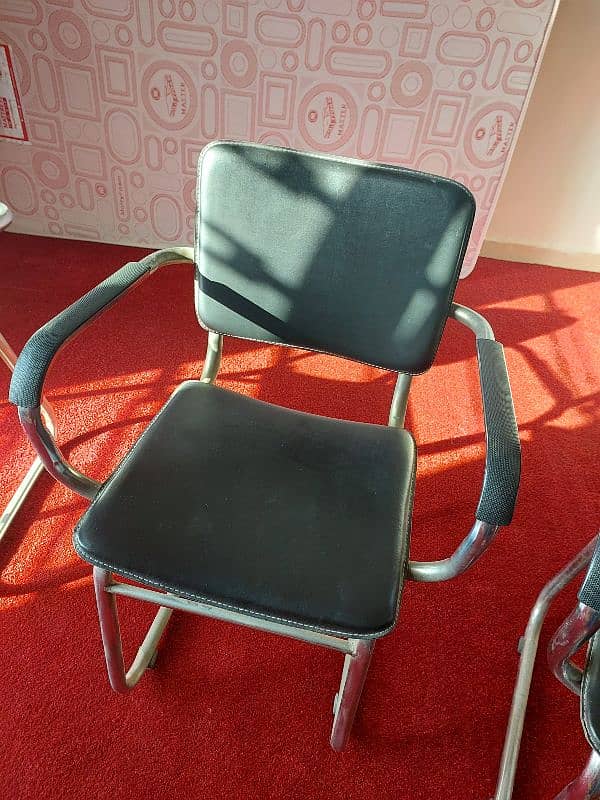 chairs in good condition 3